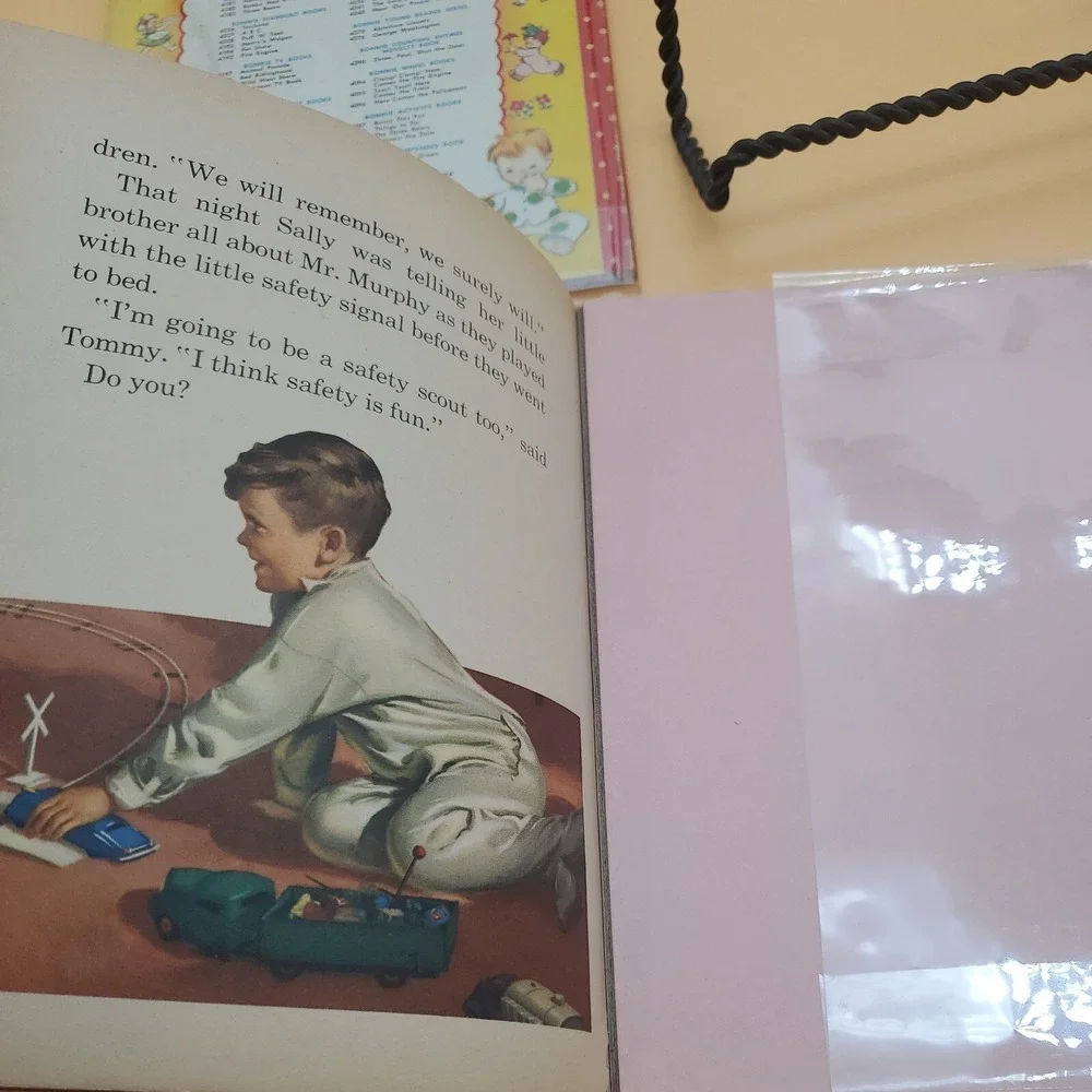 Bonnie Book SAFETY IS FUN JINGLE DINGLE HOW DOES YOUR‎ GARDEN GROW Rare Vintage